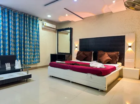 Hotel Payal Отели в г. Пачмарай