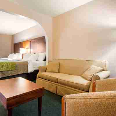 Comfort Inn & Suites Shawinigan Rooms