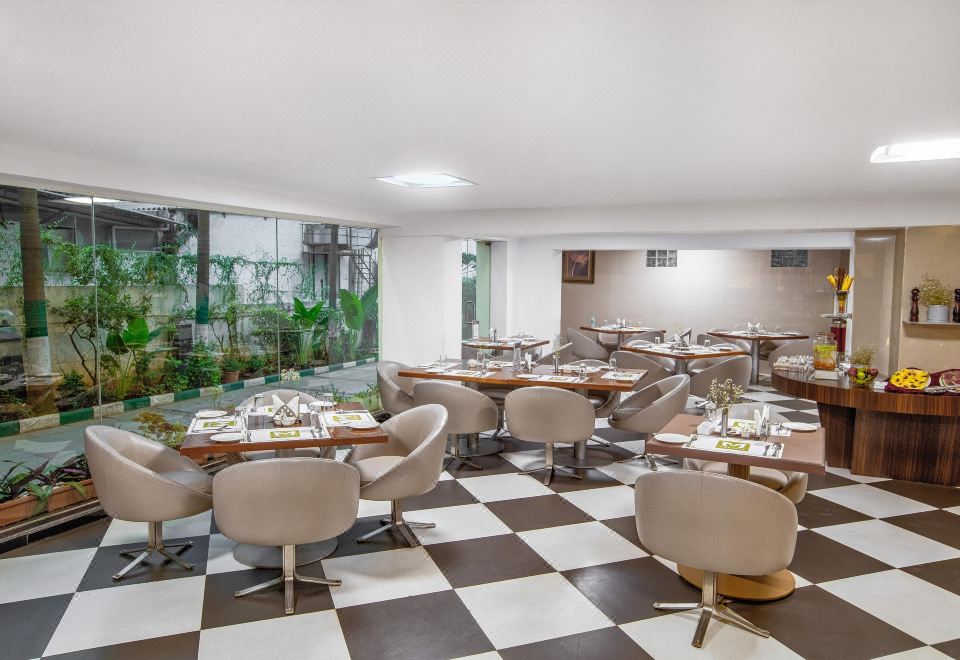 Monarch Luxur Over view