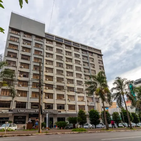 Umuarama Plaza Hotel by Castelo Itaipava Отели рядом с достопримечательностью «Торговый центр Mega Moda»