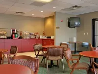 Baymont by Wyndham Johnson City - breakfast