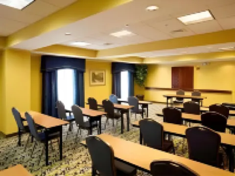 希爾頓歡朋套房酒店-韋爾斯湖 萊克威爾士酒店