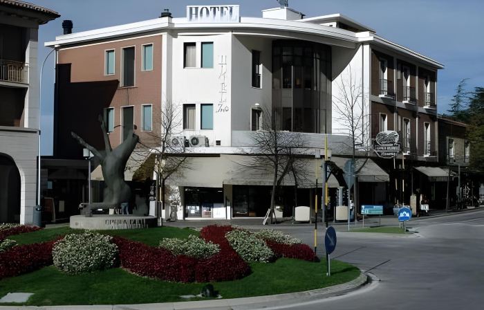 Hotel Joli