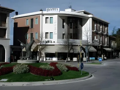 Hotel Joli Hotels near Orti Borghesi