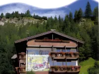 Albergo Azola Hotel in zona Funivia Sass Pordoi - Stazione a valle