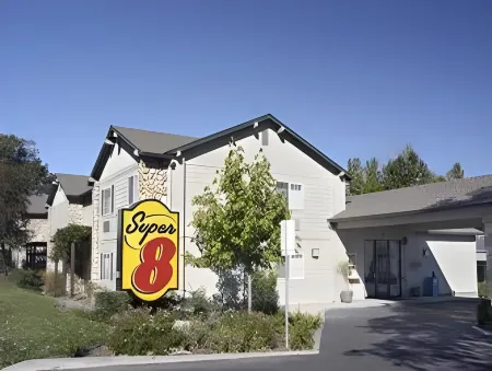 Creekside Inn & Suites