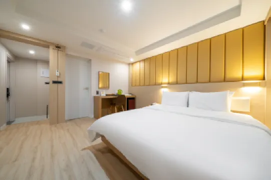 安德雷斯特飯店 Apple Outlet附近的飯店