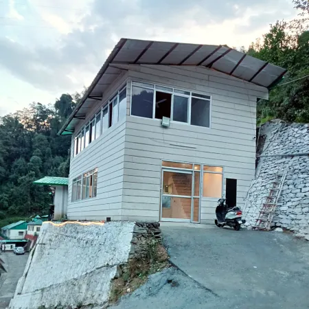 Sunshine Hill Resorts Отели рядом с достопримечательностью «Phulwari Resort»