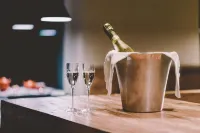 Suite 10 Home Design & Spa - bar