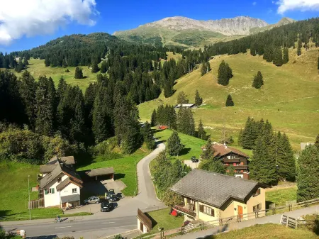 Bellavista 4 Отели в г. Курвальден