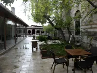 Taşhan Hotel K O N S T A N T İ N V E E L E N A B U L G A R O R T O D O K K İ L İ S E T A R İ H İ E S E R yakınındaki oteller