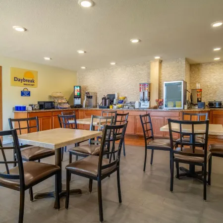 Days Inn by Wyndham Evansdale Waterloo