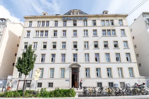 Residhotel le Central'Gare Hotels in Sassenage
