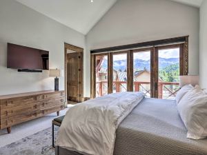 Luxurious Ski-InandSki-Out Telluride Penthouse!