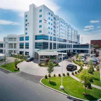 Residence Inn New York the Bronx at Metro Center Atrium Hotel berhampiran Zoo Bronx