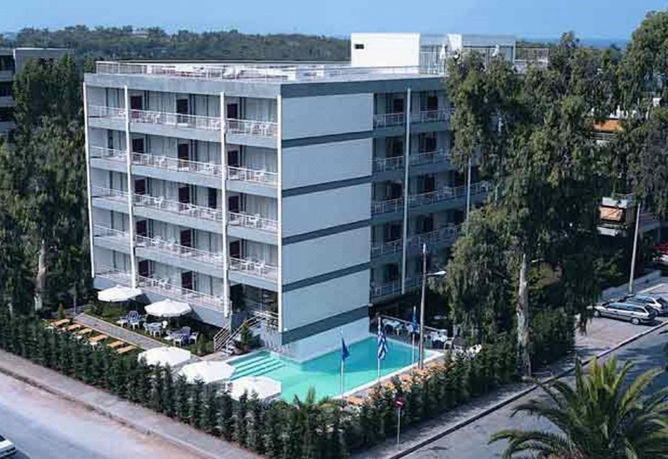 [Sea View Cityscape Hotel의 야외 수영장 이미지]