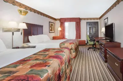 Days Inn by Wyndham Oneonta Al فنادق في 