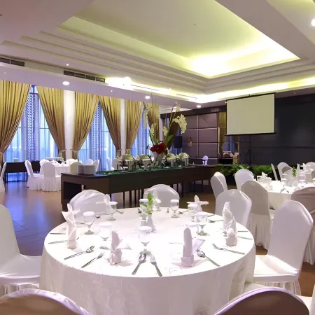 HW Hotel Padang Отели рядом с достопримечательностью «Пляж Carocok»