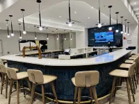 Holiday Inn BURLINGTON CONFERENCE CENTRE by IHG - bar