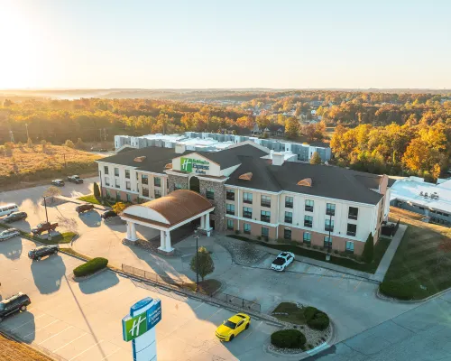 Holiday Inn Express & Suites SAINT ROBERT - LEONARD WOOD by IHG Hotels in Saint Robert