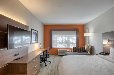 Holiday Inn Express & Suites Oshkosh-SR 41 Hotel di Oshkosh