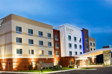 Fairfield Inn & Suites Dickson Отели в г. Диксон