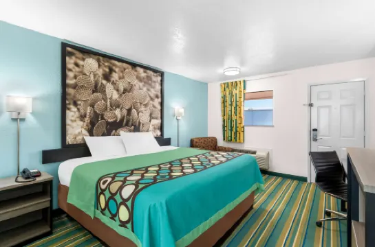 Super 8 by Wyndham Pleasanton
