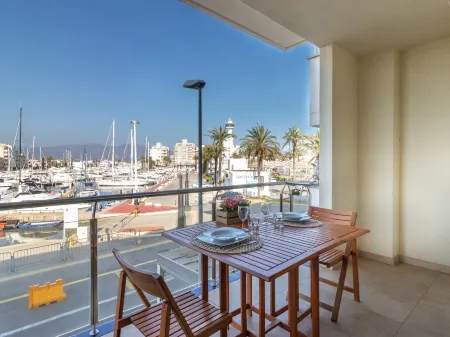 Del Port Отели рядом с достопримечательностью «Волнительный клуб»