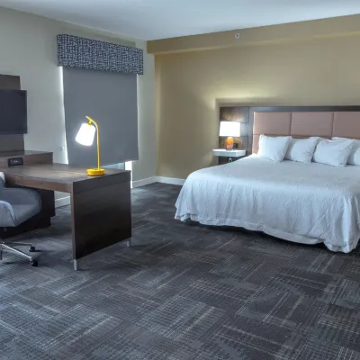 Hampton Inn & Suites Chesapeake-Battlefield Blvd. Отели рядом с достопримечательностью «Регентский университет»