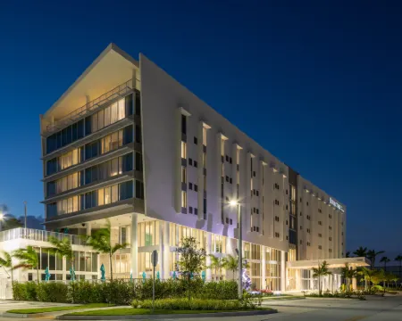 ダブル ツリー バイ ヒルトン マイアミ - ドラル、フロリダ ドラールのホテル