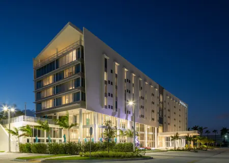 DoubleTree by Hilton Miami Doral Отели рядом с достопримечательностью «Трамп Нешнел Дорал Майами»