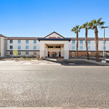 HAMPTON INN BY HILTON CALEXICO Отели в г. Калексико