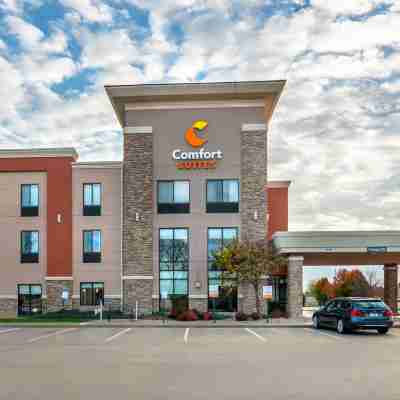 Comfort Suites Manhattan Hotel Exterior