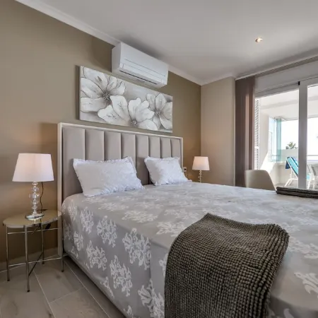 Modern apartment with large, 40 sqm terrace 1st line, with fiber optic connection