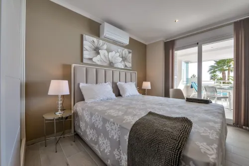 Modern apartment with large, 40 sqm terrace 1st line, with fiber optic connection