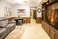 Choosy Chisholm Charm