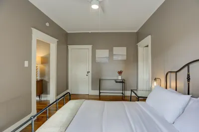 Stylish Vintage Apartment in Midtown Close to All!
