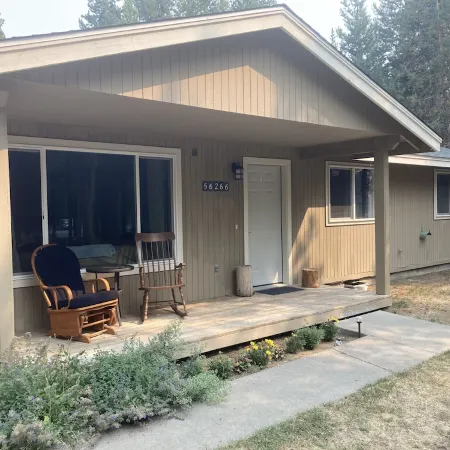Wooded river retreat near Mt. Bachelor and Bend