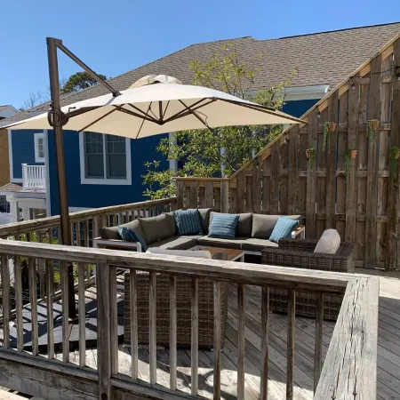 Oceanblock 4 bed / 4 full baths with Courtyard, Outdoor Shower, 2 Decks
