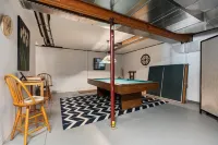 Beautiful Log Home, Lake side. Hotels in Niles