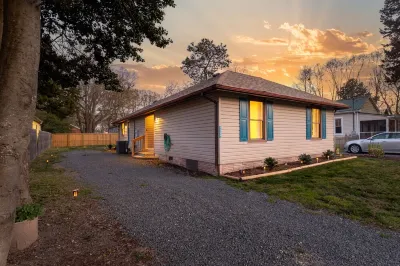 Pegs Pearl - 1 Mile to Beach, Deck, Grill, Firepit, WiFi