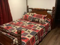Creekside Cabin skiing/hiking & Appalachian Trail. Hotels in Mitchell County