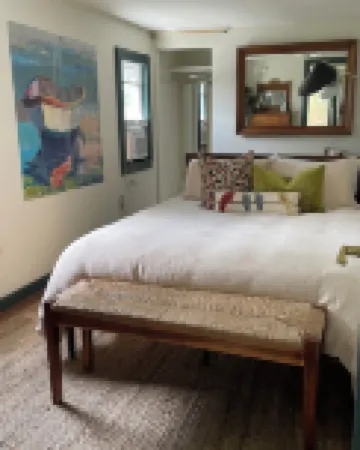 Cozy 2br cottage with firepit, long lake views, lake access and shady/sunny dock