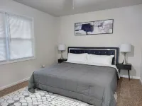 Cozy Renovated 4 Br 2 Bath Split Foyer House