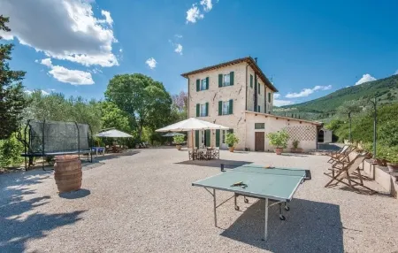 Farmhouse holidays in Umbria, the green heart of Italy, amongst art and nature Отели рядом с достопримечательностью «Спелло»