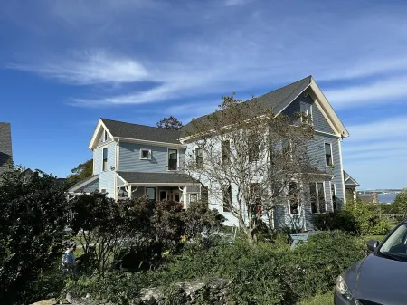 Waterview Elegant Jamestown Home 15% End of Summer Discount + 15% Week Discount