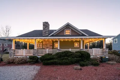 MarinaResort/2SpaciousLivingRoom/gameRMBar/ Blue Stairs - Kids' Corner Beach Access附近的飯店