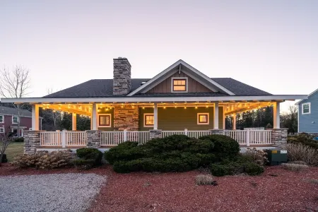 MarinaResort/2SpaciousLivingRoom/gameRMBar/