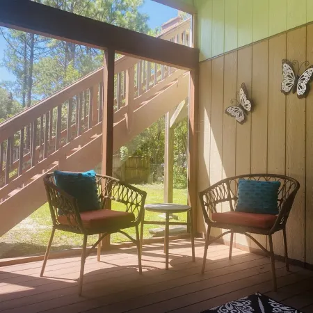 Peaceful private pool home dog friendly sleeps 8. large private lot fully fenced
