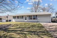 Lovely Updated 2bd house just minutes away from anything the Qc has to offer!